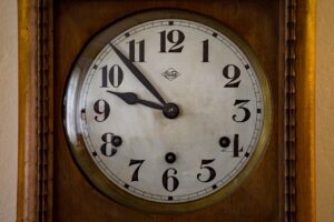 Time Clock Watch Pendulum Wood - djedj / Pixabay