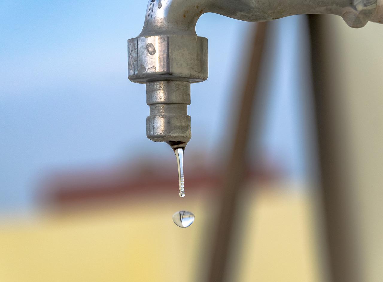Water Tap Kitchen Leaking Tap  - balouriarajesh / Pixabay